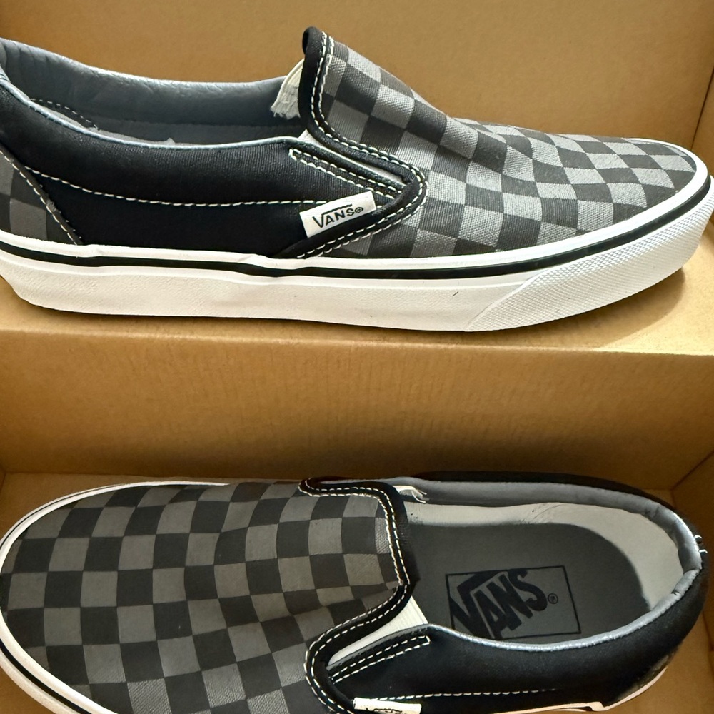 NIB Vans Men's Black and Gray Checkered Slip-On Sneakers - Picture 2 of 4